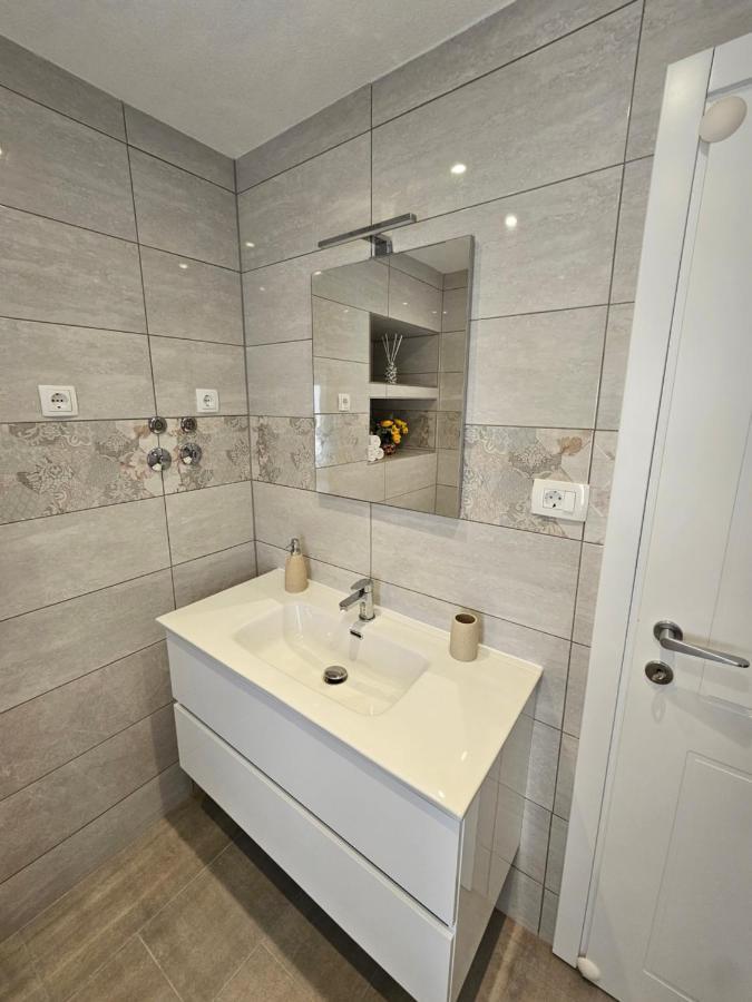 Apartman Eli Supetar Exterior foto